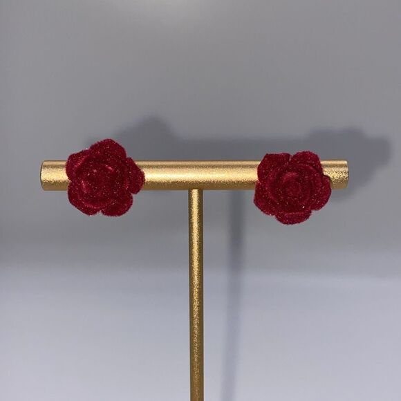 ✨🆕✨ Darling Plush Camellia Rose Flower Stud Earrings 🌹 ✨ - Picture 4 of 9